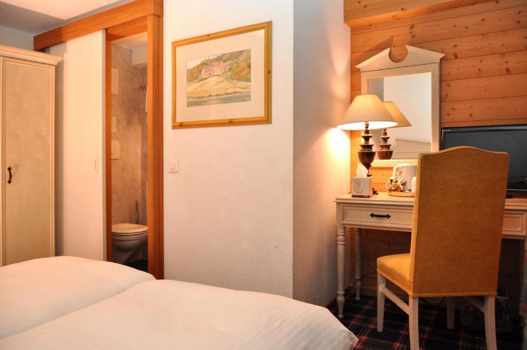 Hotel De La Paix Шампери Номер фото